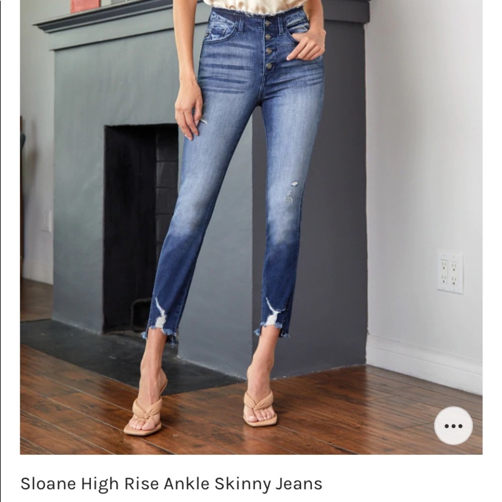 KanCan distressed skinny jeans